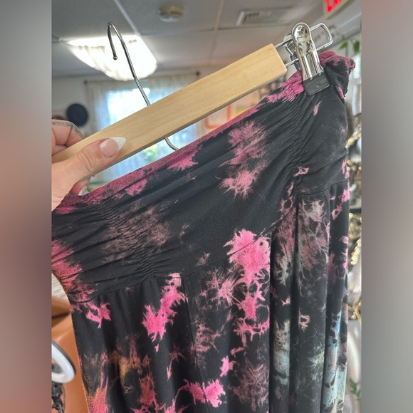 Super cute hippie tie-dye skirt perfect for summer - Picture 3 of 4